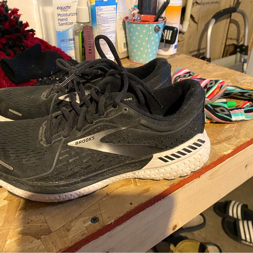 Breaks Tennis shoes, like new- Only worn a few times!